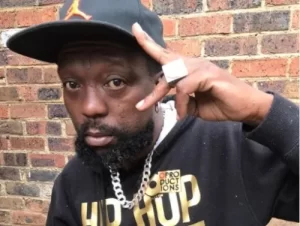 Zola 7 shares his banking details for help