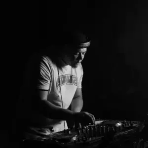 DJ FeezoL & DJ Drew – Back 2 Back Mix
